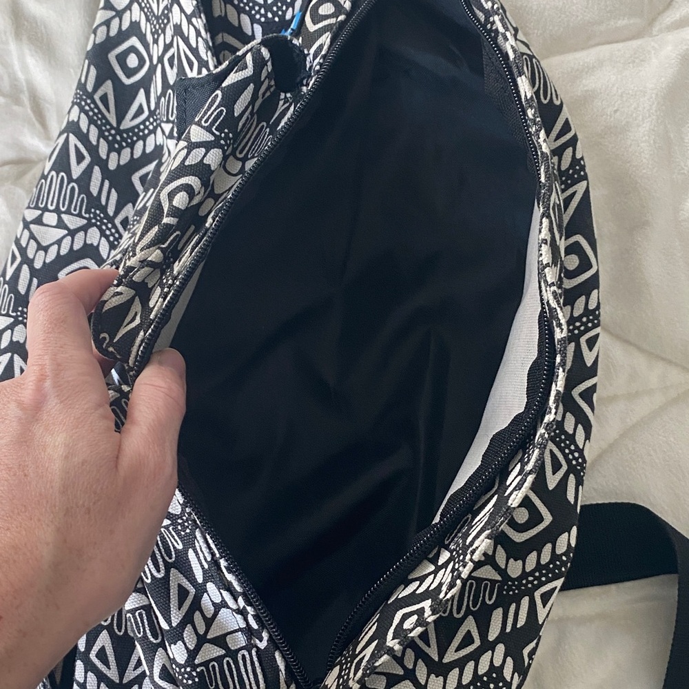Kavu Black and White Geometric Patterned Rope Sling Bag - Picture 10 of 12